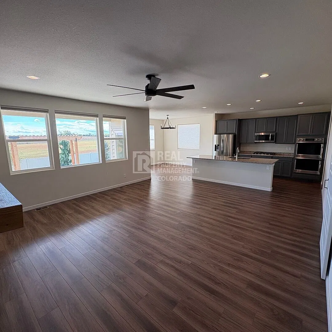 4 bed, 4.0 bath, 3496 sqft, $3,695 — Photo 2