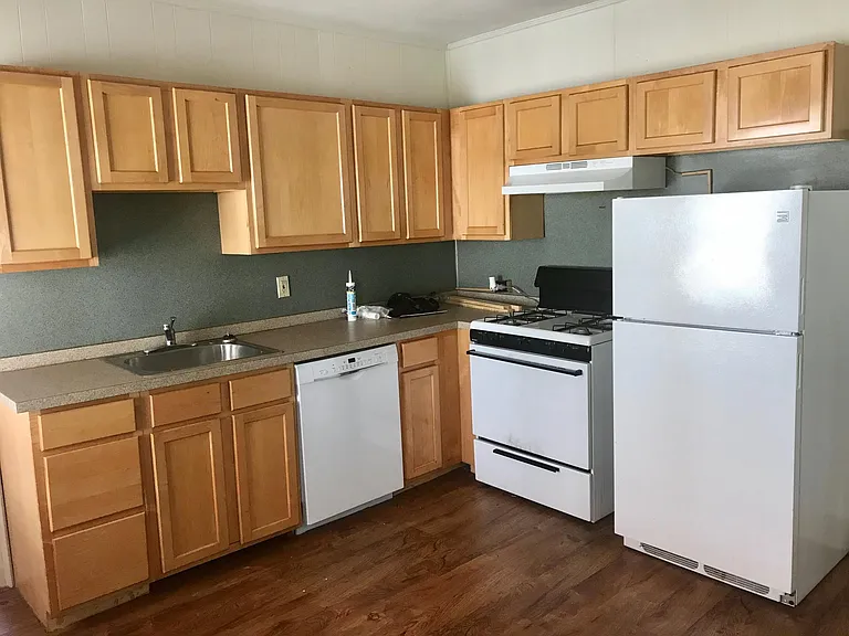 126 W Market St #4 — Photo 7