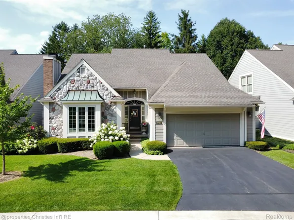 2460 Loch Creek Way, Bloomfield Hills, MI 48304