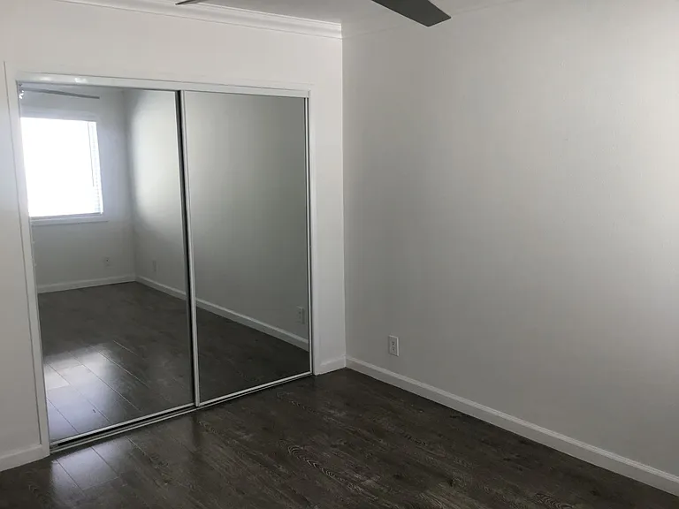 COMPLETELY REMODELED TOWNHOUSE FOR RENT — Photo 12