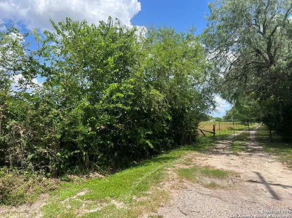 2182 Old Houston Hwy, Beeville 78102