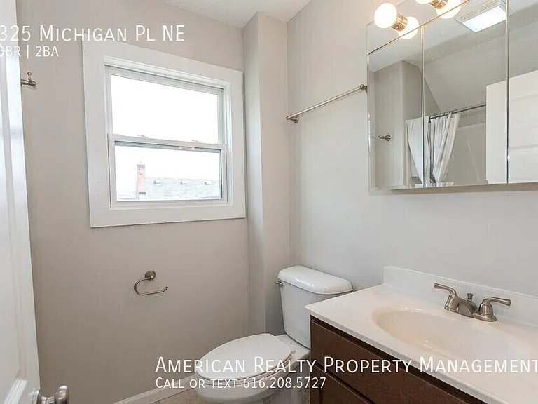 325 Michigan Pl NE — Photo 8