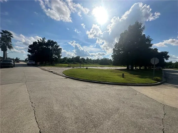 4000 E Genie St, Meraux, LA 70075