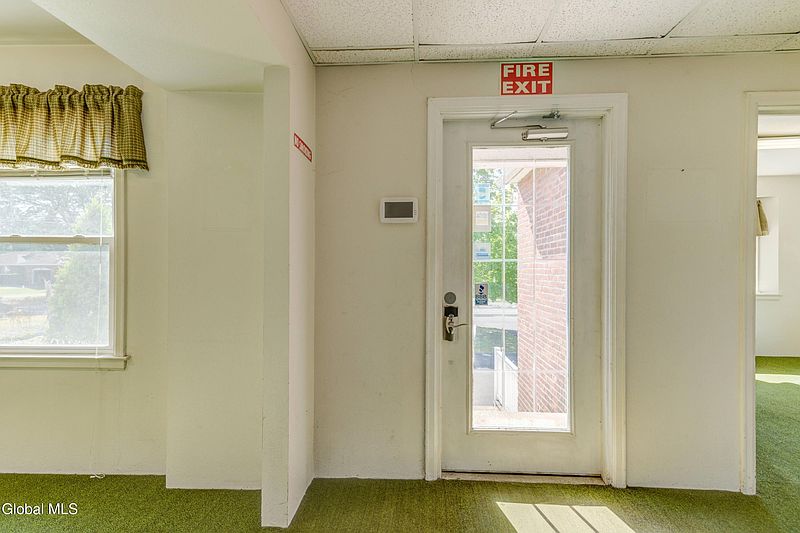 4th image of 34 Russell Road