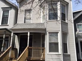 1116 W Wellington Ave