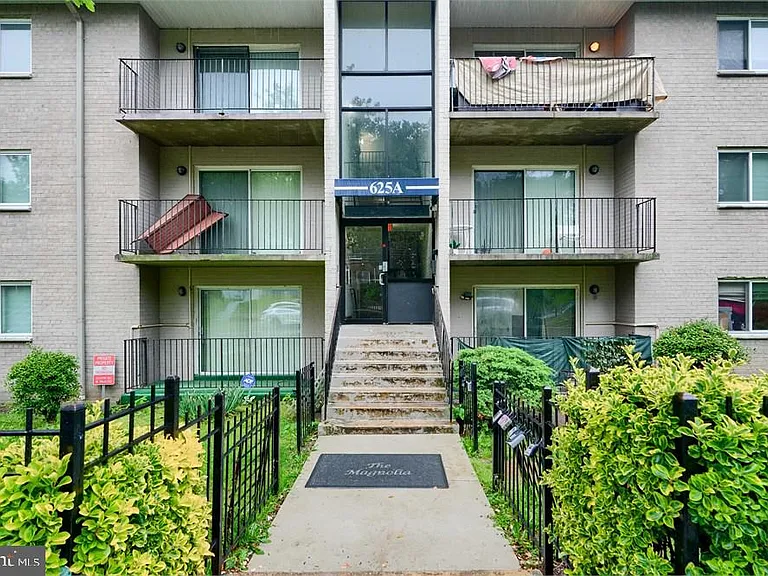 625 A Chesapeake St SE #205 — Photo 2
