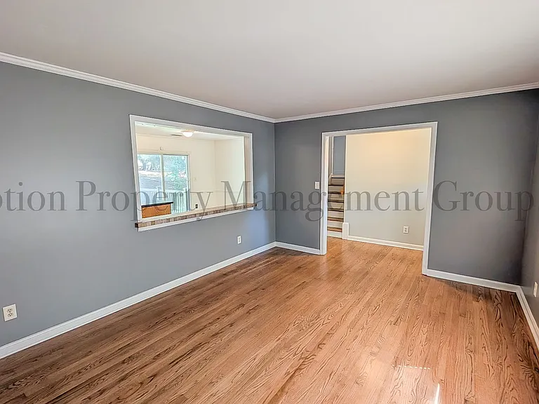 2400 Lawrence Dr — Photo 5