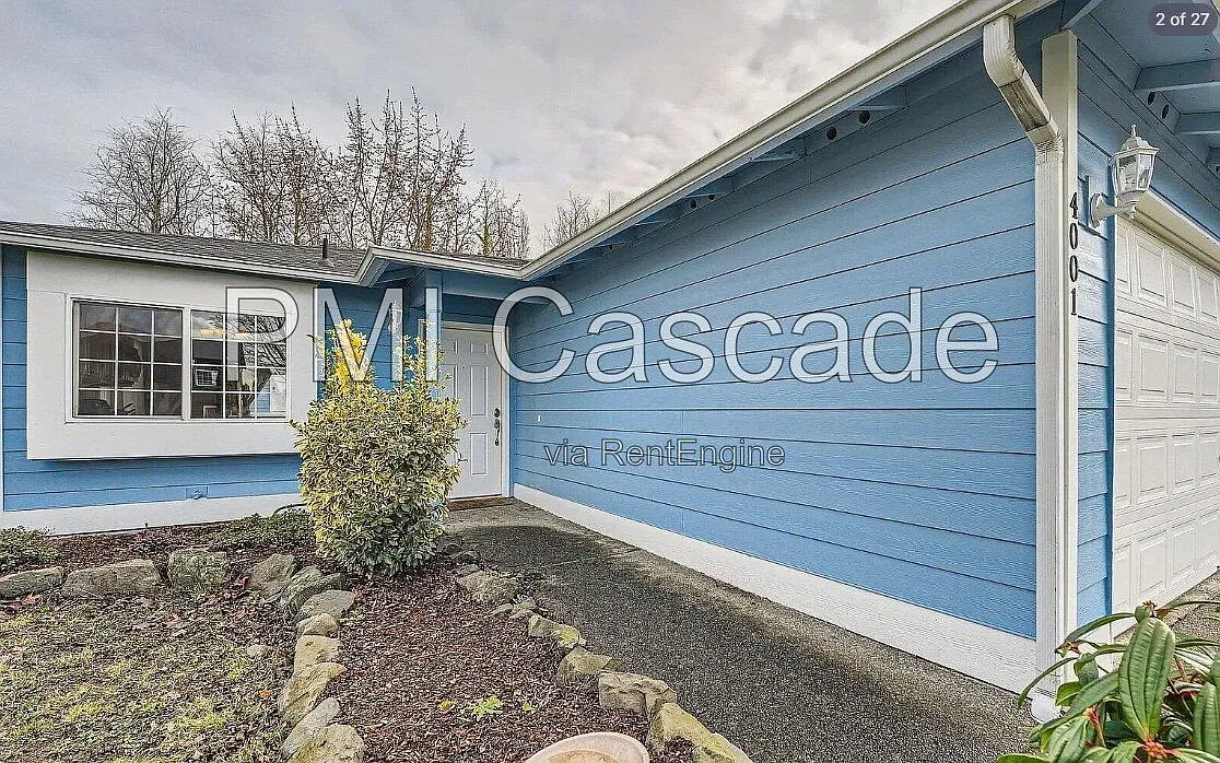 3 bed, 1.0 bath, 1034 sqft, $3,000 — Photo 2