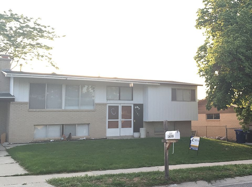1st image of 3584 Royal Scott Dr