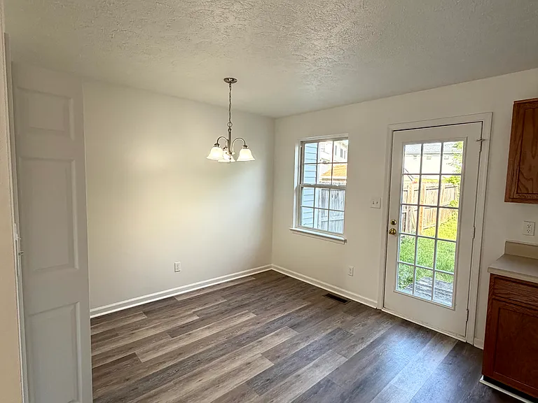 2915 Sorrell Ct — Photo 7