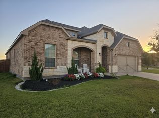 810 Comanche Dr, Midlothian, TX 76065