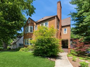 5701 Waterbury Cir, Des Moines, IA 50312