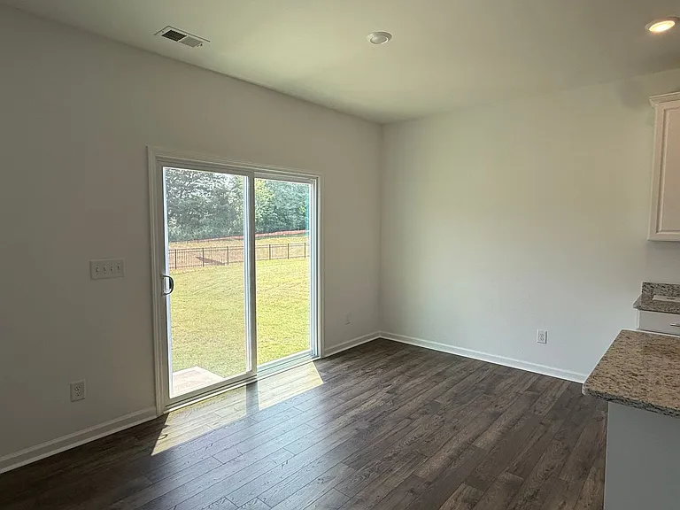 404 Silver Birch Ct — Photo 6