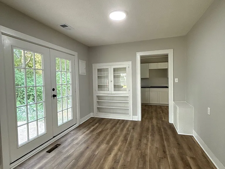 331 Eastland Ave — Photo 2