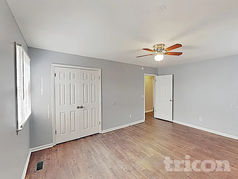 208 Pond Ridge Rd E — Photo 11