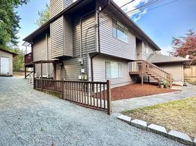 1213 NE 102nd St