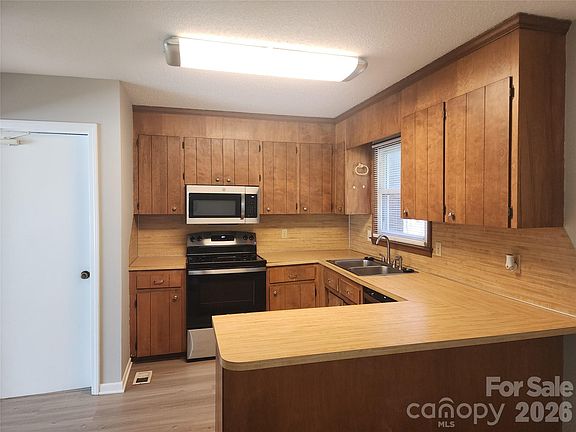 5th image of 150 Autumn Leaf Rd