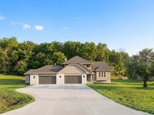 22934 Linden Rd W, Crescent, IA 51526