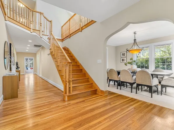 27 Newell Rd #2, Brookline, MA 02446