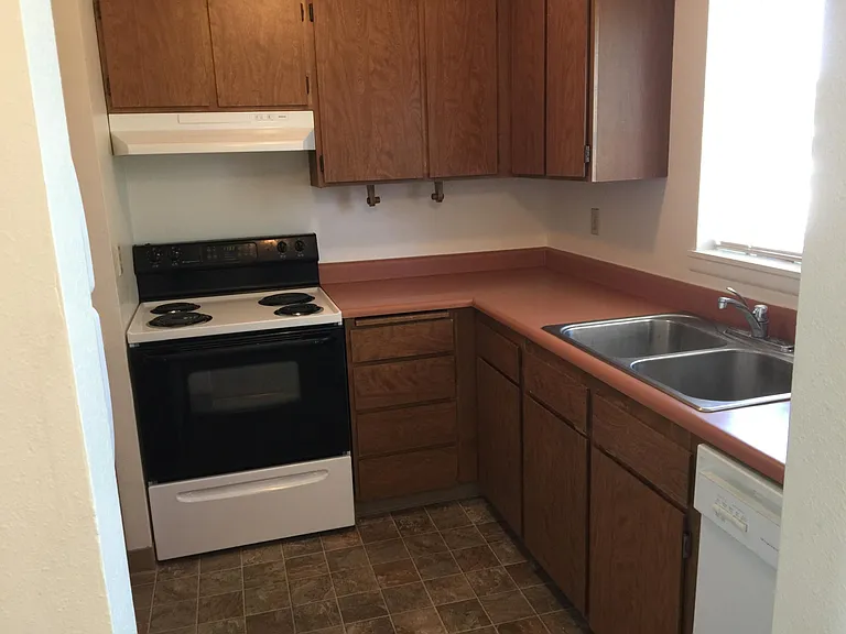 921 SE Klemgard St #F6 — Photo 5