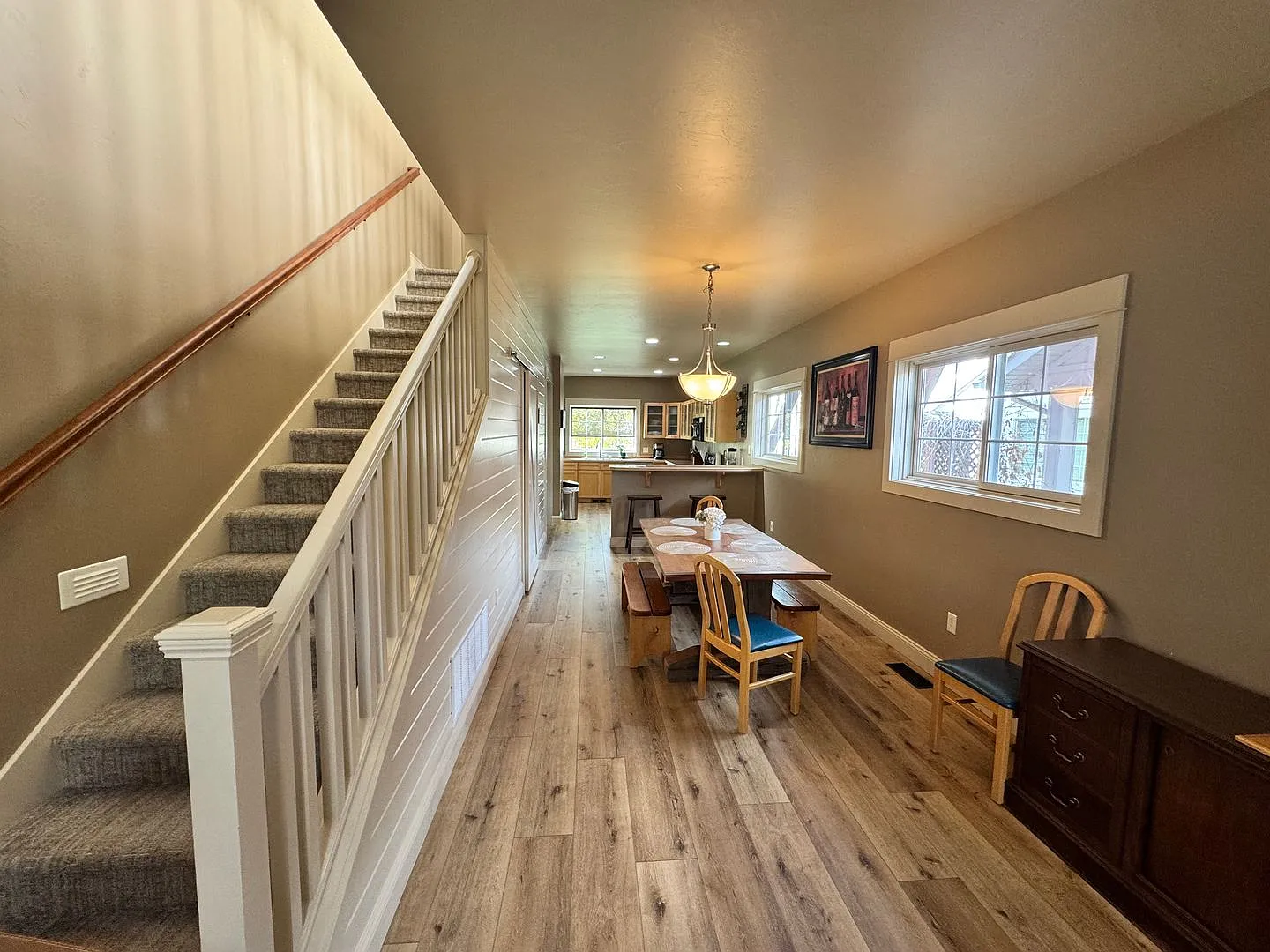 Fully Furnished Mid-Term Immaculate Home In Midtown — Photo 2