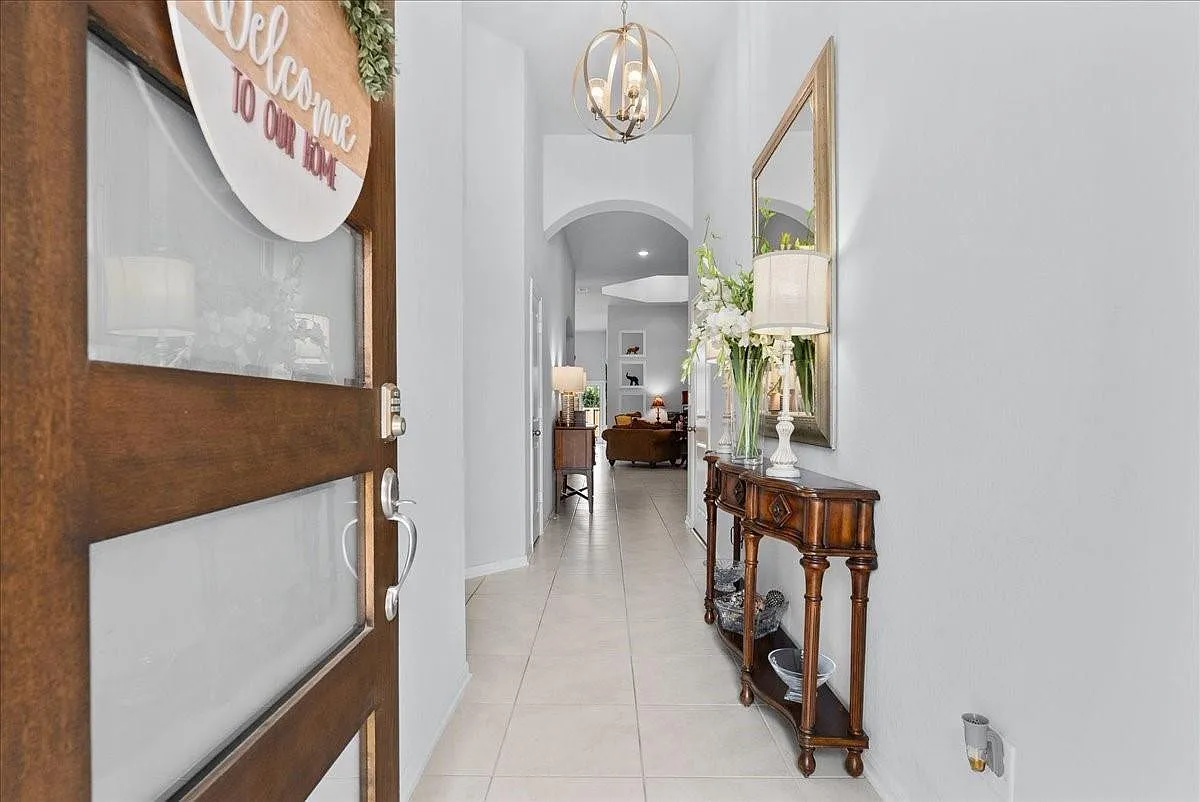 3 bed, 2.0 bath, 2280 sqft, $2,800 — Photo 3
