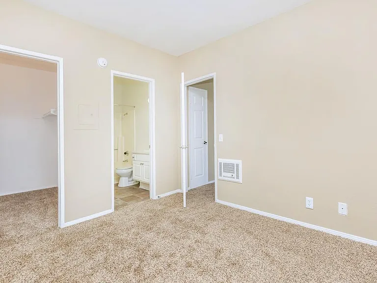 Heritage Park Alta Loma 55+ — Photo 30