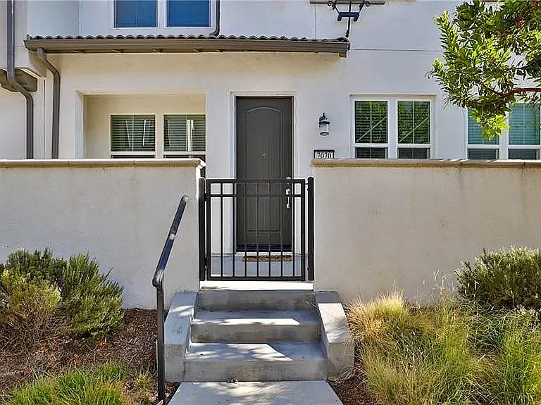 7070 Montecito Ln — Photo 1