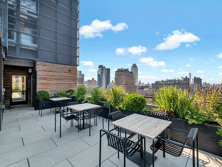 215 W 28th St #7A — Photo 15