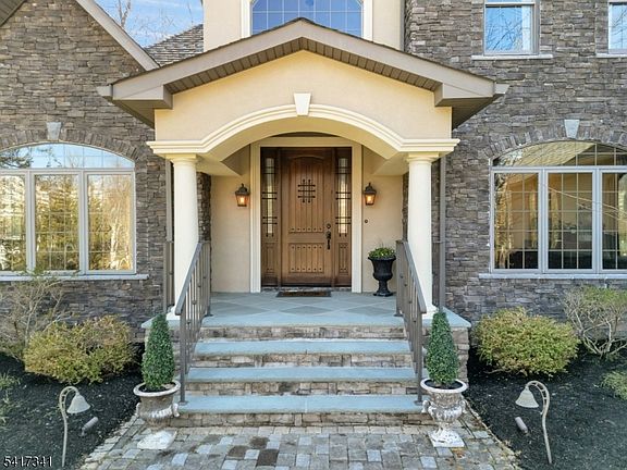 4th image of 916 VALLEY ROAD