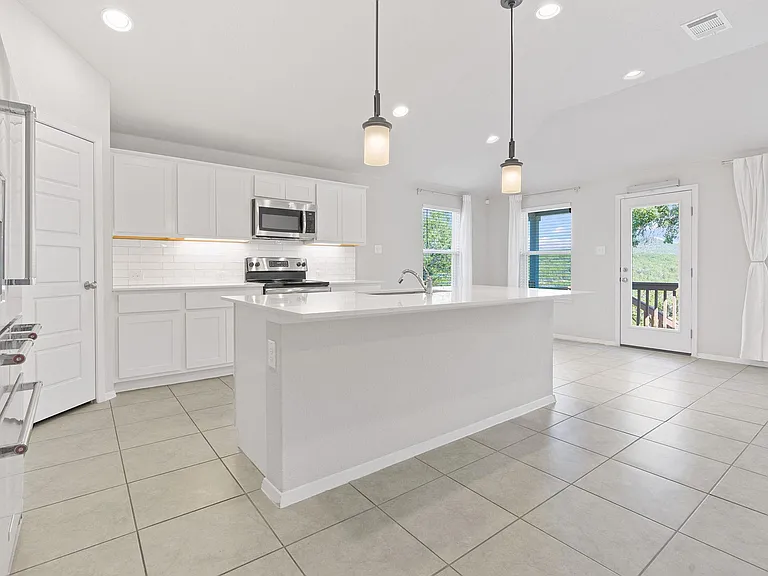 8017 Flintlock Cir — Photo 2