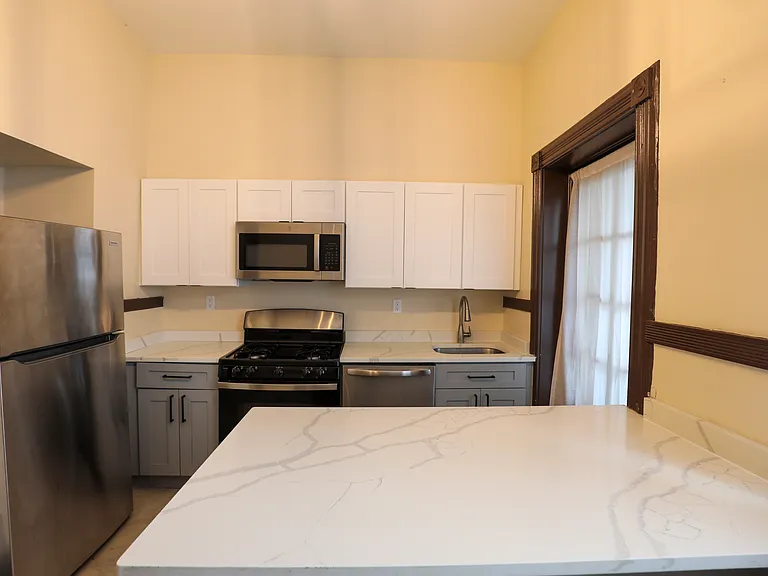 89 Green St #1 — Photo 14