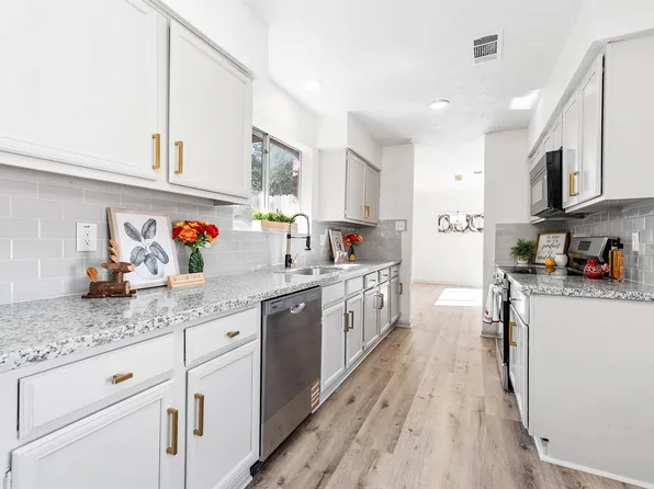 11427 Valarno Dr, Houston, TX 77066