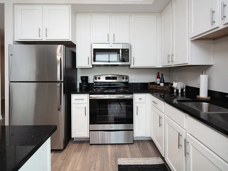 Highline Apartments — Photo 37