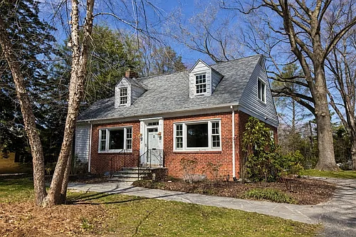 112 W Park Pl Photo 1
