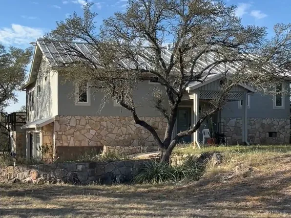 143 Oak Ln, Johnson City, TX 78636