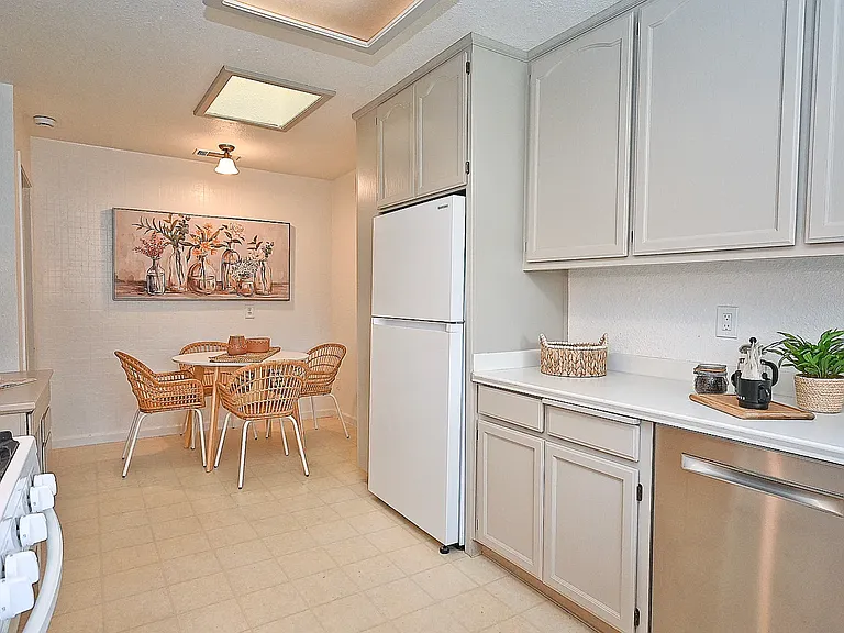 312 Gloria Dr — Photo 9