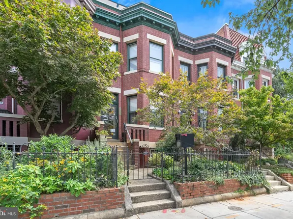 158 12th St SE, Washington, DC 20003