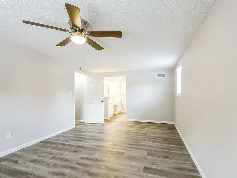 4320 Oil Creek Dr — Photo 10