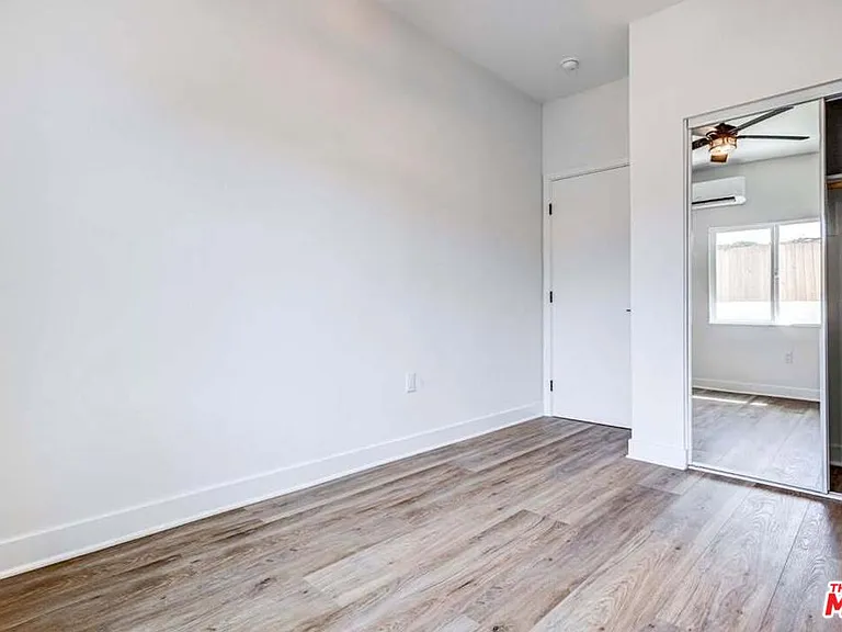 624 W 83rd St #626-1/4 — Photo 9