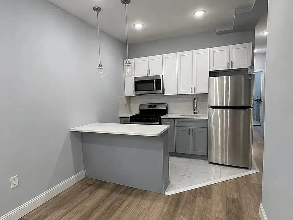 262 Chadwick Ave #2F