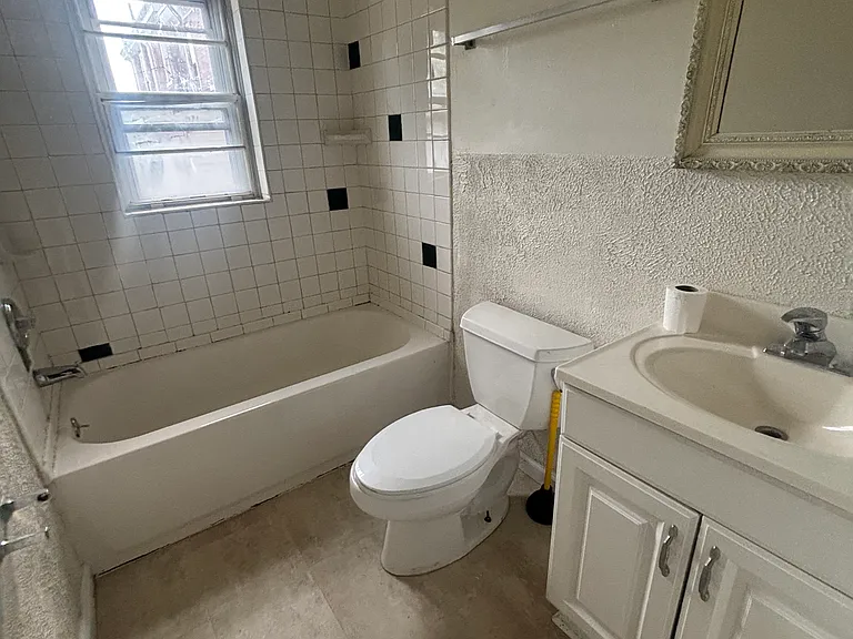828 George St — Photo 6