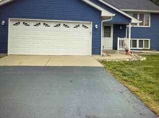 3511 Gentry Ave N, Oakdale, MN 55128