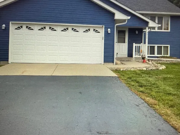 3511 Gentry Ave N, Oakdale, MN 55128