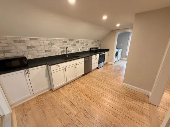 53 Main St #B, Raymond, ME 04071