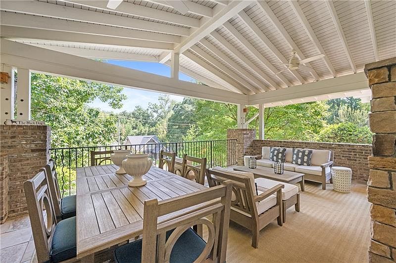 1st image of 530 Oakview Rd