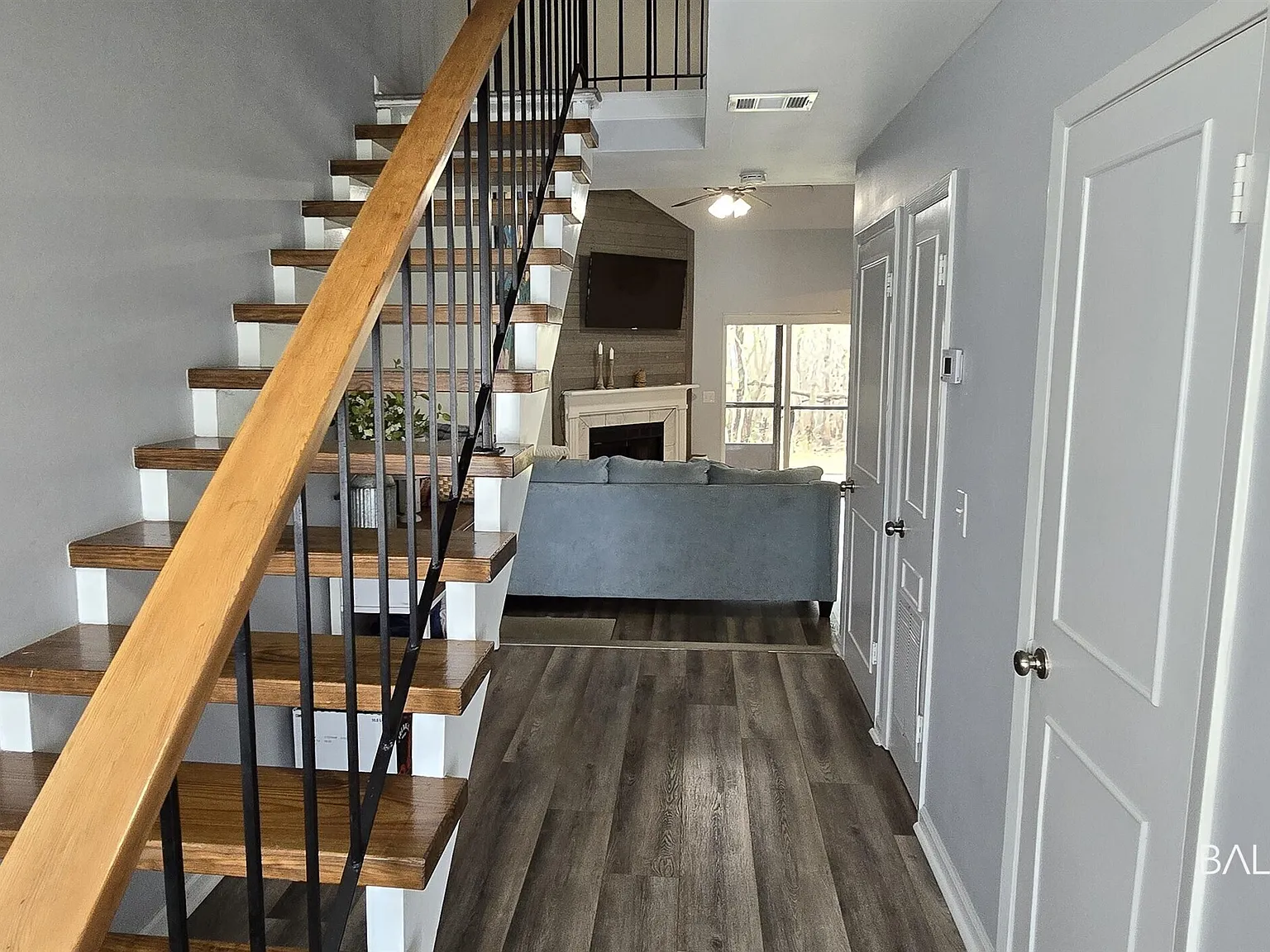 2 bed, 2.5 bath, 1132 sqft, $2,500 — Photo 2