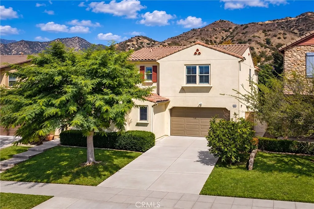6 bed, 3614 sqft, $5,500 — Photo 1