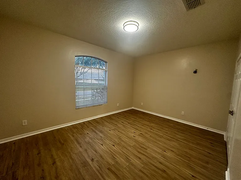 1363 Glenwick Dr — Photo 10