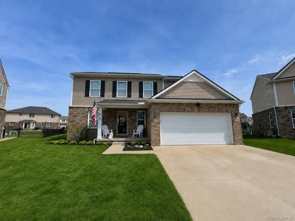20489 Damask Cir, Clinton Township, MI 48038